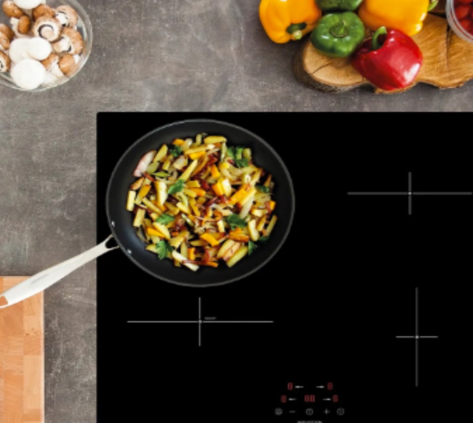 Statesman IHZ460 Hob with frying pan.